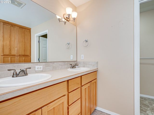 2104 Ne 180TH Pl, Vancouver, WA 98684