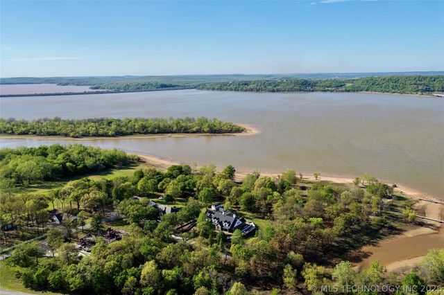 25 E Shoreline Drive, Eufaula, OK 74432