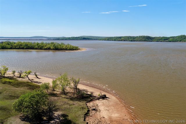 25 E Shoreline Drive, Eufaula, OK 74432