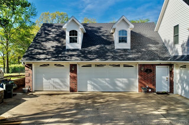 25 E Shoreline Drive, Eufaula, OK 74432