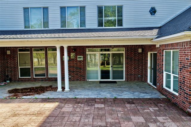 25 E Shoreline Drive, Eufaula, OK 74432