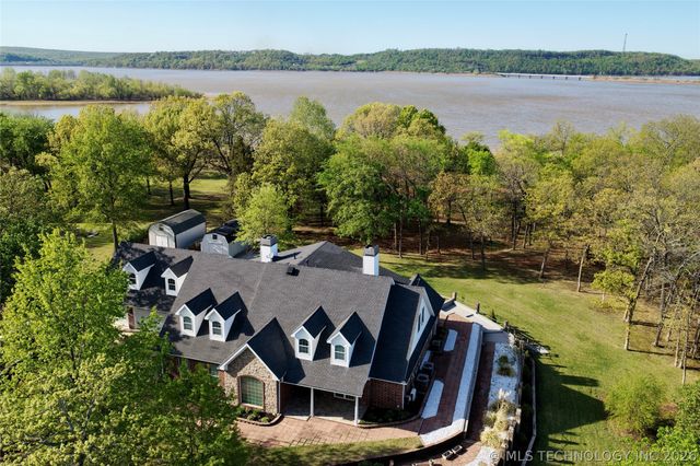 25 E Shoreline Drive, Eufaula, OK 74432