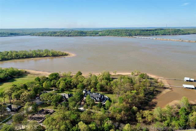 25 E Shoreline Drive, Eufaula, OK 74432