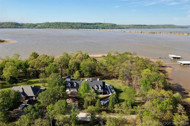 25 E Shoreline Drive, Eufaula, OK 74432