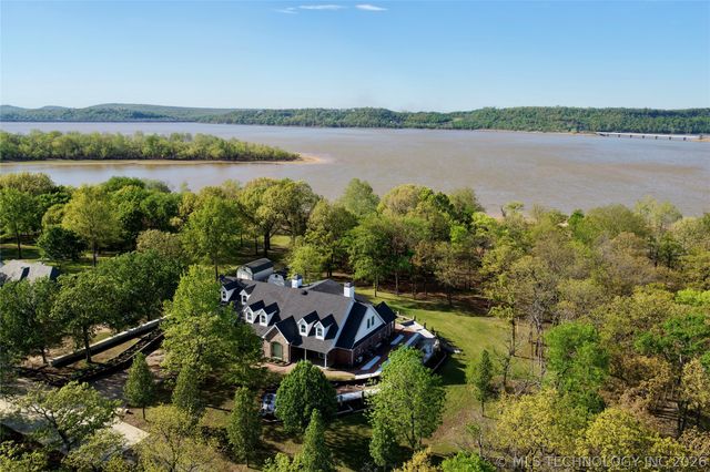 25 E Shoreline Drive, Eufaula, OK 74432
