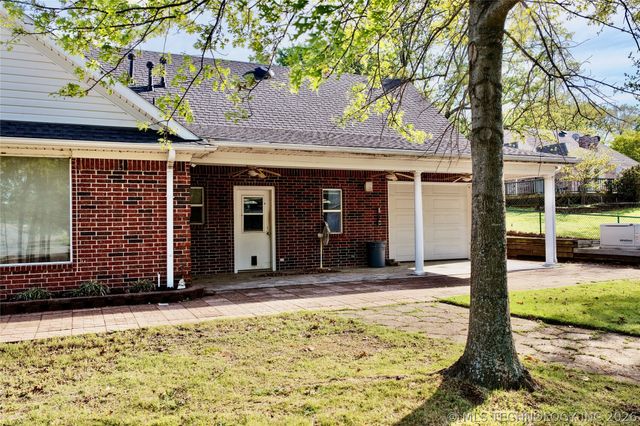 25 E Shoreline Drive, Eufaula, OK 74432