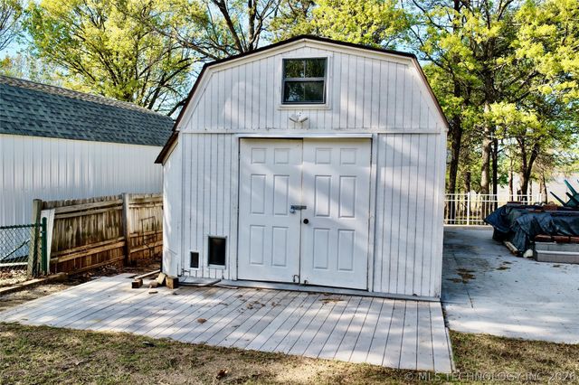 25 E Shoreline Drive, Eufaula, OK 74432