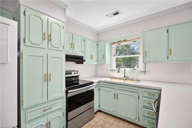 1407 Lambs Lane, Kernersville, NC 27284