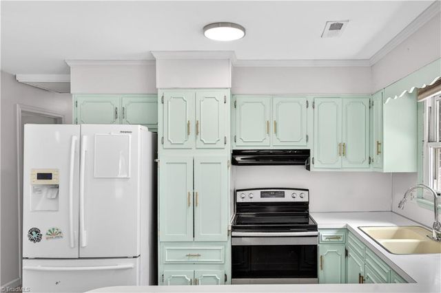 1407 Lambs Lane, Kernersville, NC 27284