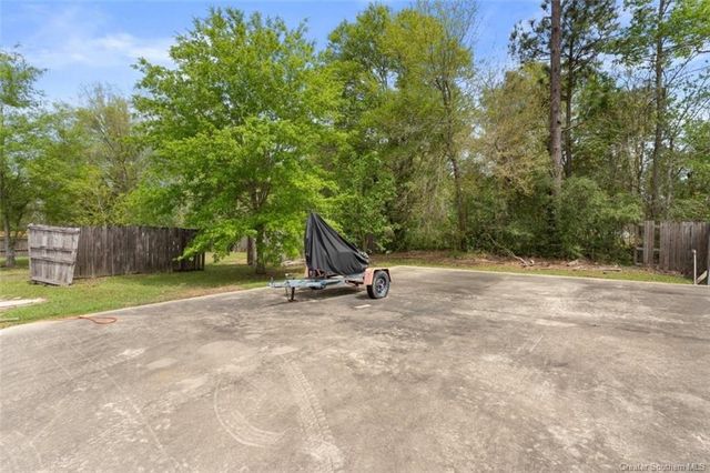 1558 W Pine Meadows Drive, Lake Charles, LA 70611