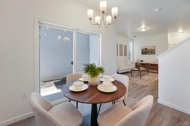 1057 Buena Vista Lane, Hanford, CA 93230