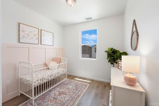 1057 Buena Vista Lane, Hanford, CA 93230