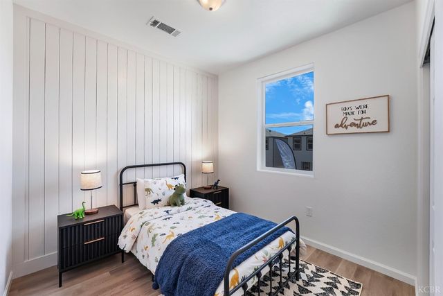 1057 Buena Vista Lane, Hanford, CA 93230