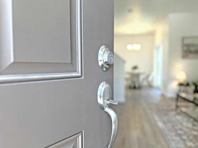 1057 Buena Vista Lane, Hanford, CA 93230