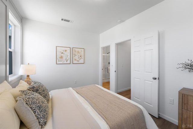 1057 Buena Vista Lane, Hanford, CA 93230