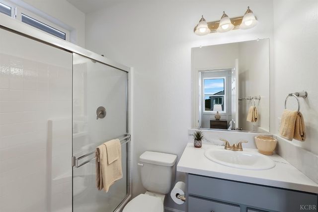 1057 Buena Vista Lane, Hanford, CA 93230