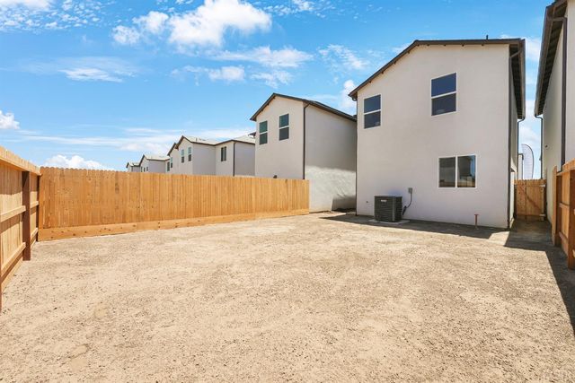 1057 Buena Vista Lane, Hanford, CA 93230