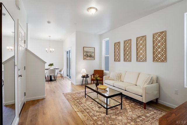 1057 Buena Vista Lane, Hanford, CA 93230