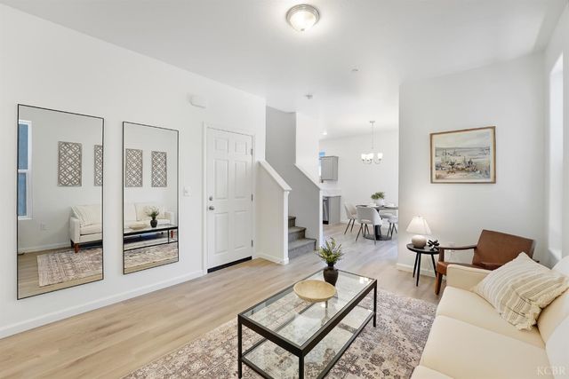 1057 Buena Vista Lane, Hanford, CA 93230