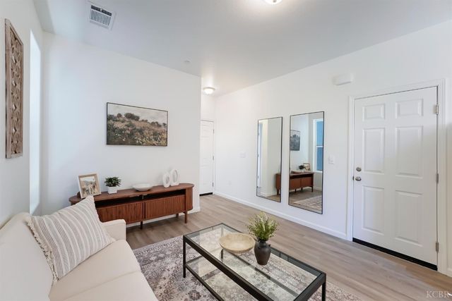 1057 Buena Vista Lane, Hanford, CA 93230