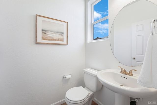 1057 Buena Vista Lane, Hanford, CA 93230