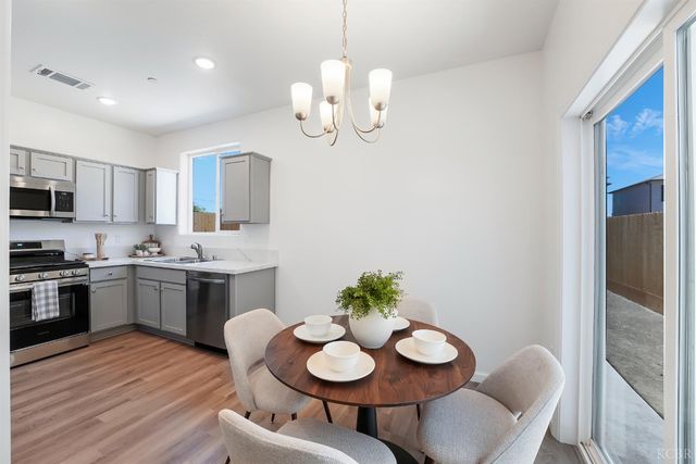 1057 Buena Vista Lane, Hanford, CA 93230