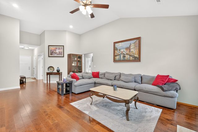 104 E Ridgeview Trce, Hendersonville, TN 37075