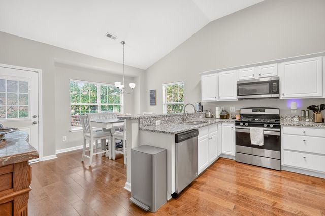 104 E Ridgeview Trce, Hendersonville, TN 37075
