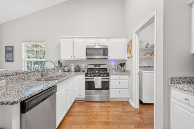 104 E Ridgeview Trce, Hendersonville, TN 37075