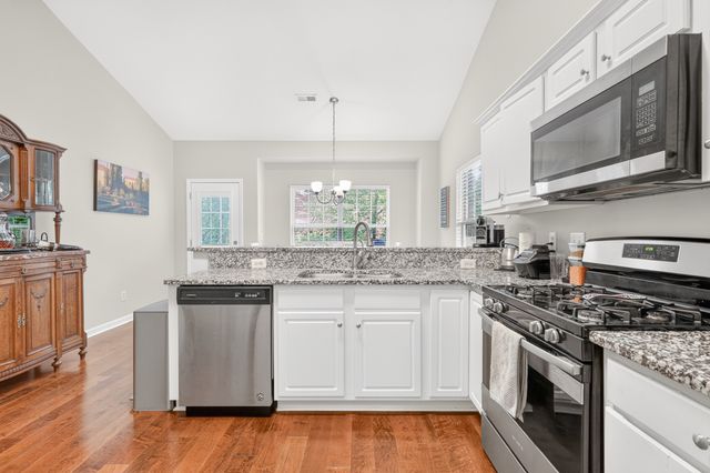 104 E Ridgeview Trce, Hendersonville, TN 37075