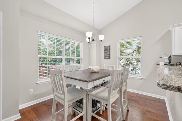 104 E Ridgeview Trce, Hendersonville, TN 37075