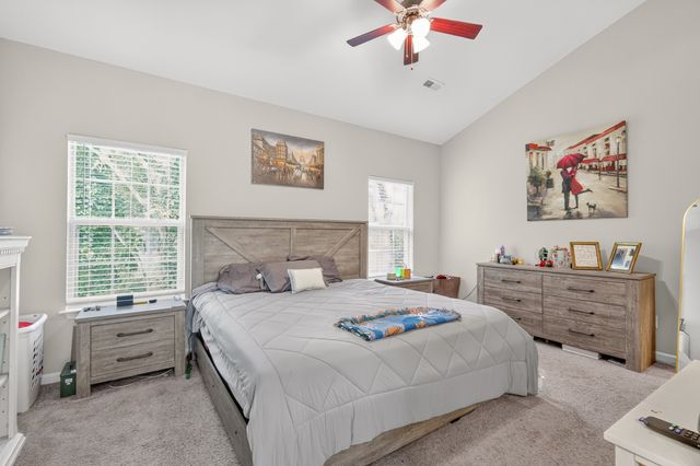 104 E Ridgeview Trce, Hendersonville, TN 37075