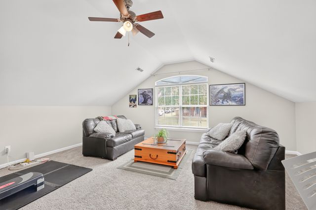 104 E Ridgeview Trce, Hendersonville, TN 37075