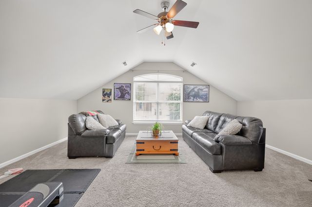 104 E Ridgeview Trce, Hendersonville, TN 37075
