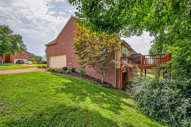 104 E Ridgeview Trce, Hendersonville, TN 37075