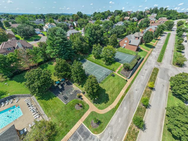 104 E Ridgeview Trce, Hendersonville, TN 37075