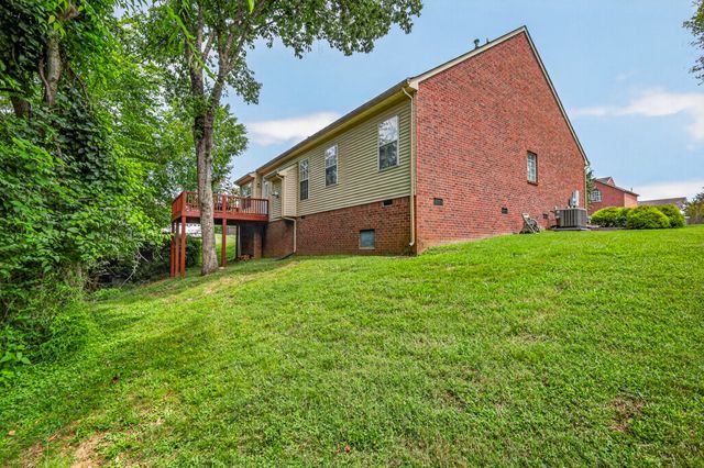 104 E Ridgeview Trce, Hendersonville, TN 37075