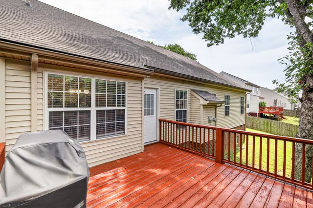 104 E Ridgeview Trce, Hendersonville, TN 37075