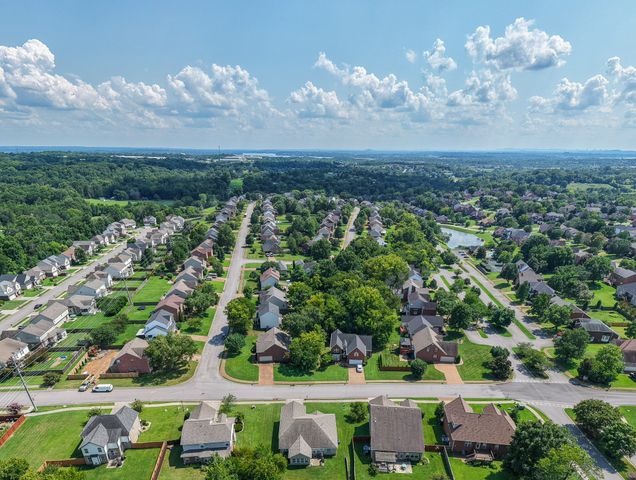 104 E Ridgeview Trce, Hendersonville, TN 37075