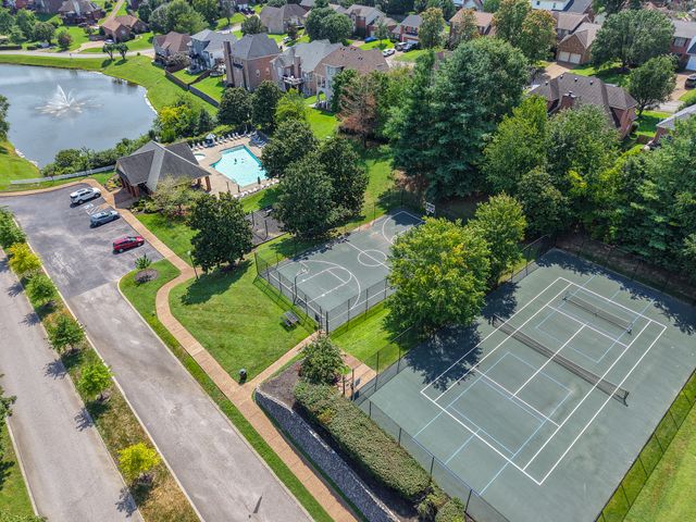 104 E Ridgeview Trce, Hendersonville, TN 37075