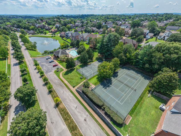 104 E Ridgeview Trce, Hendersonville, TN 37075