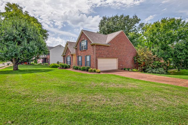 104 E Ridgeview Trce, Hendersonville, TN 37075
