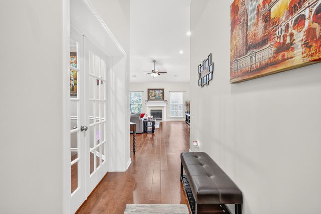104 E Ridgeview Trce, Hendersonville, TN 37075