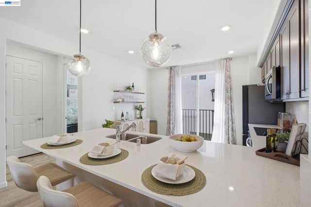 29741 Hansen, Hayward, CA 94544