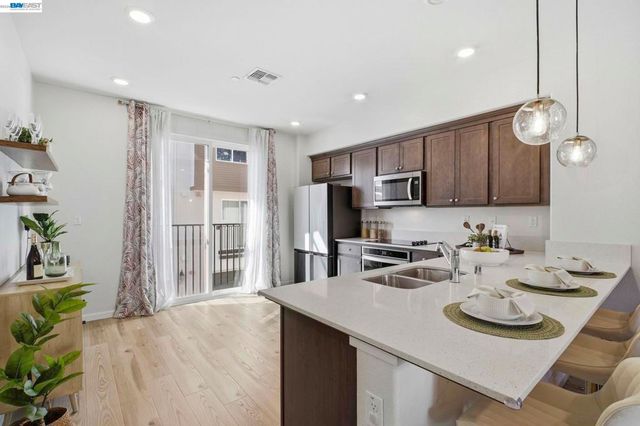 29741 Hansen, Hayward, CA 94544