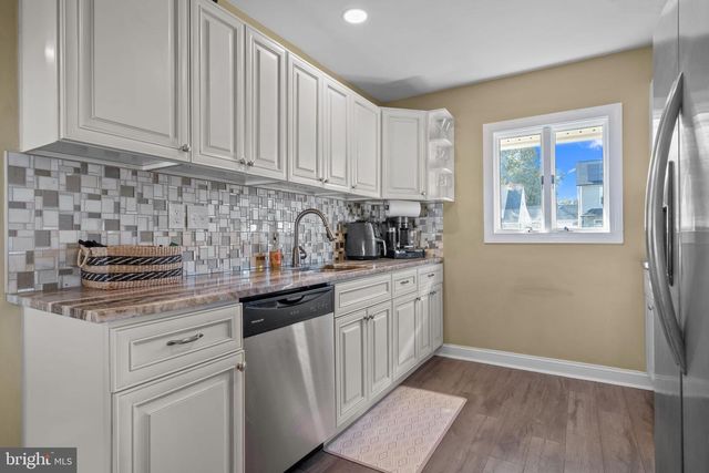 50 NEPTUNE LN, Levittown, PA 19054