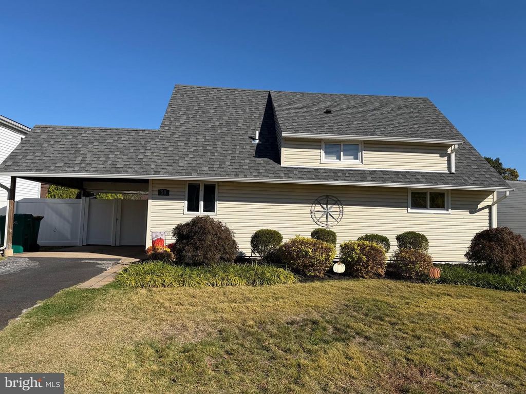 50 NEPTUNE LN, Levittown, PA 19054