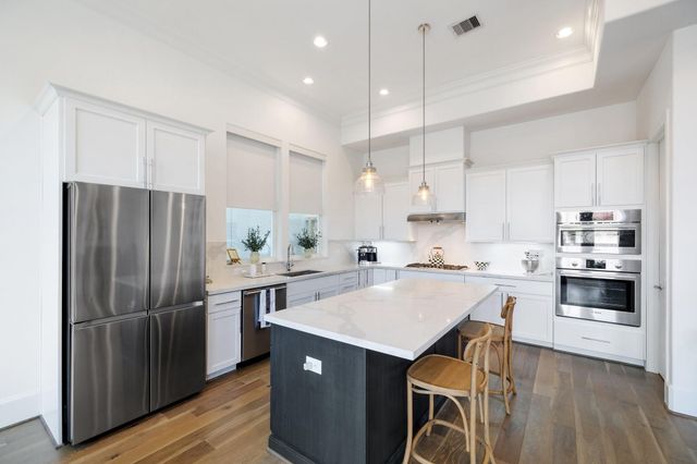 3306 W 12th Street, Houston, TX 77008