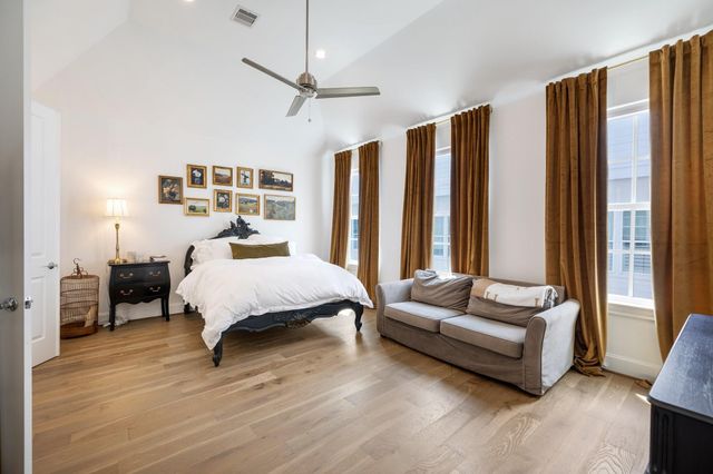 3306 W 12th Street, Houston, TX 77008