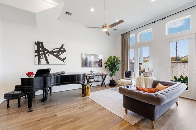 3306 W 12th Street, Houston, TX 77008